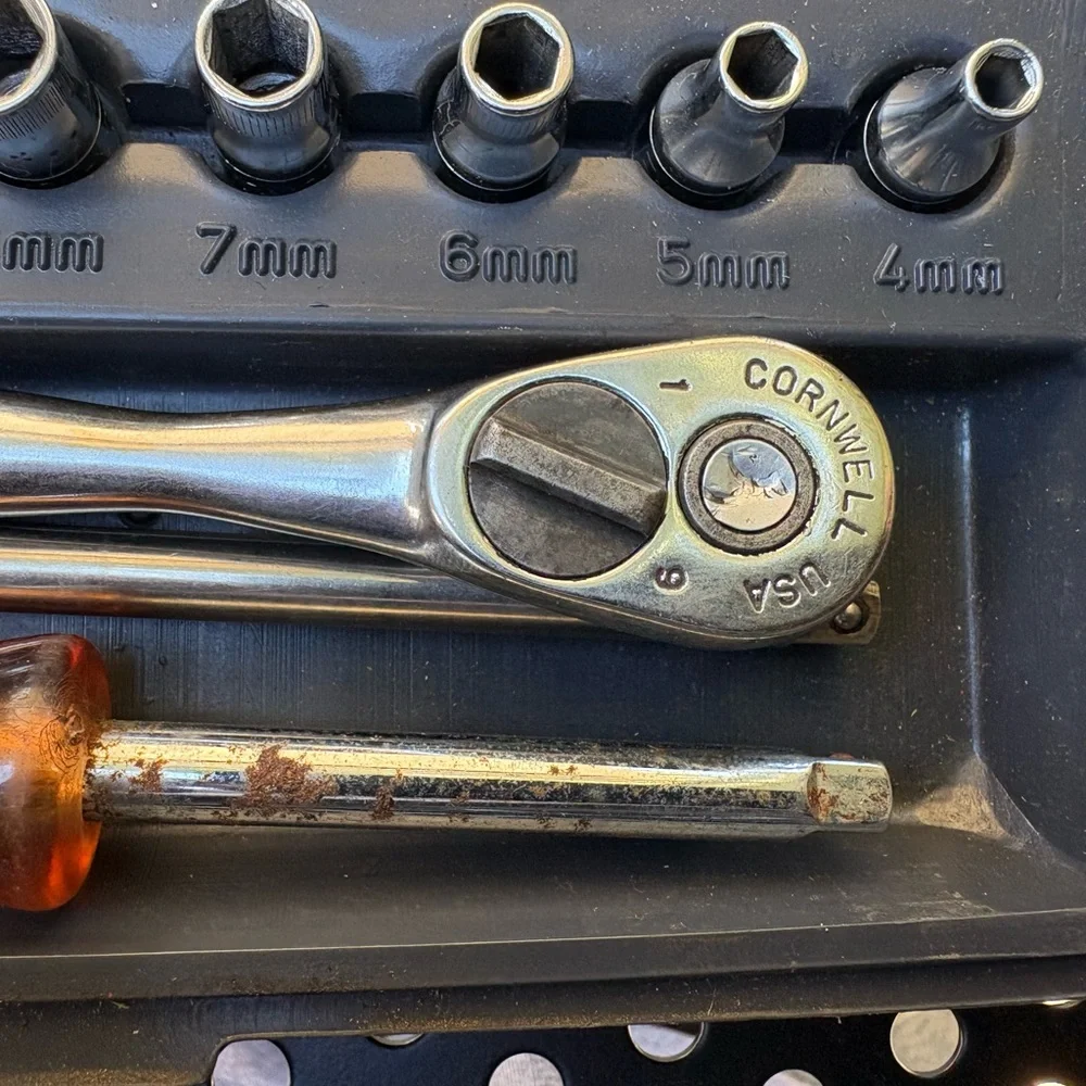 Socket Wrench Set with Screwdriver - Picture 2 of 5
